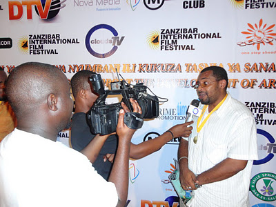 Interview ya Cloud mara baada ya tuzo nae kama kawa alilia na bodi ya filamu….